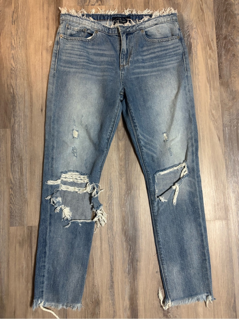 Women’s Lucky Brand Frayed Ripped Jeans size 6/28